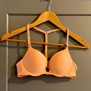 Victoria’s Secret push-up / pigeonnant bra